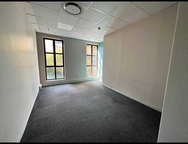 1,037M² OFFICE TO LET IN ROSEBANK